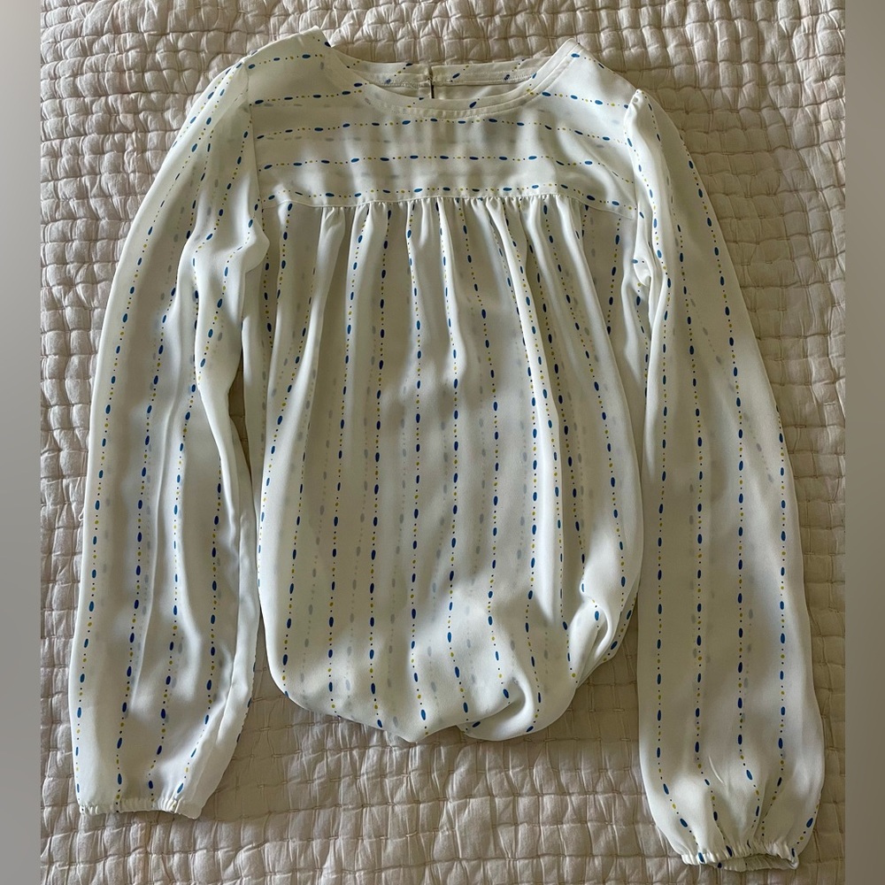 Sunshine Serenity: Loft Outlet White Blouse with Blue and Yellow Accents Size XS